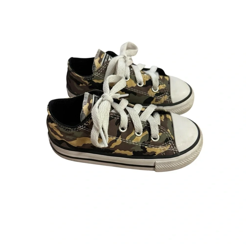 Converse Kids Camouflage Sneakers size 7
